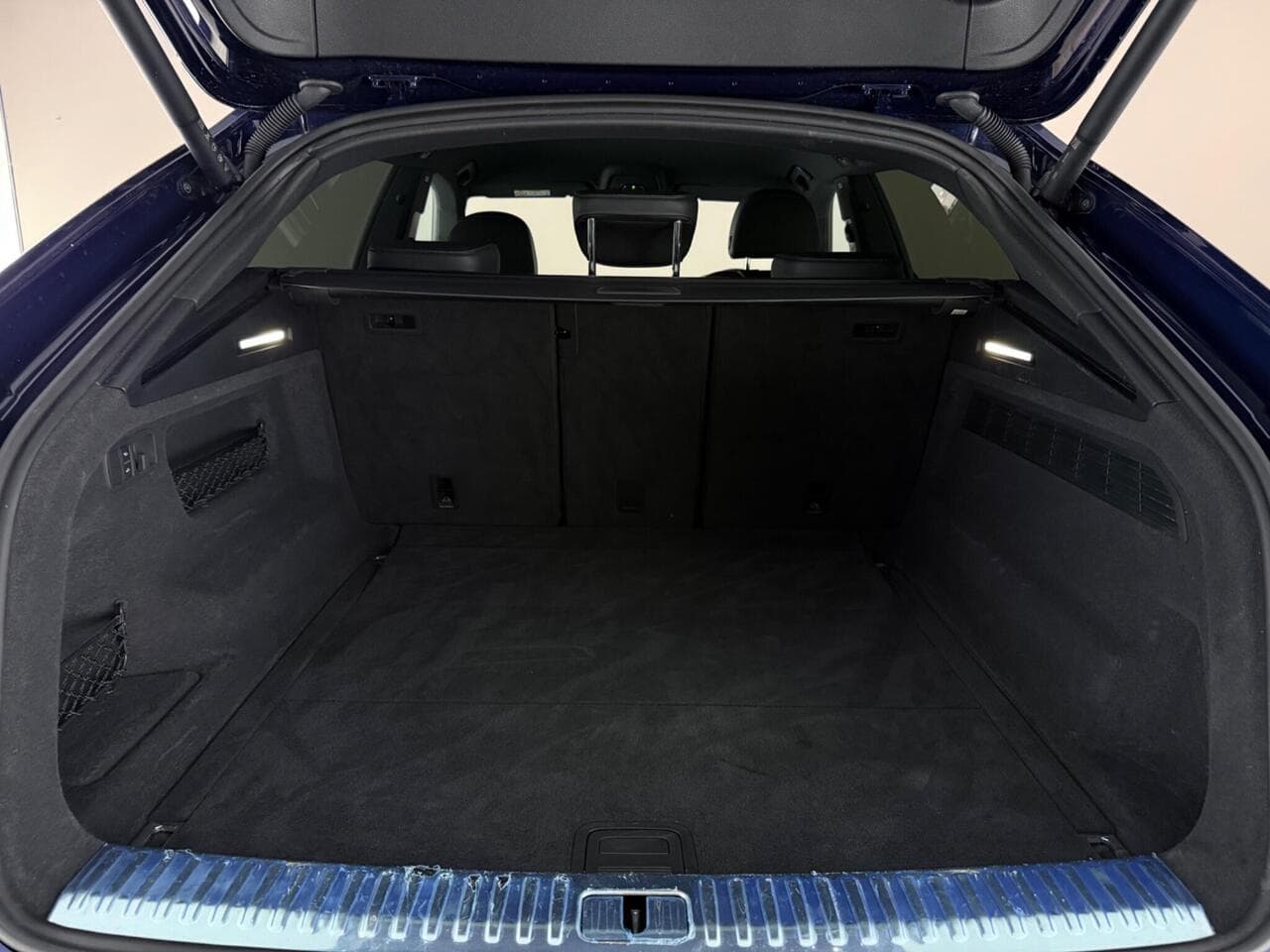 Audi Q8 thumbnail Boot