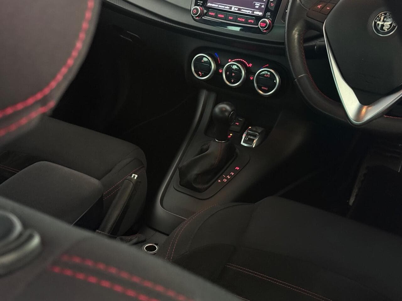 Alfa Romeo Giulietta thumbnail Interior Front