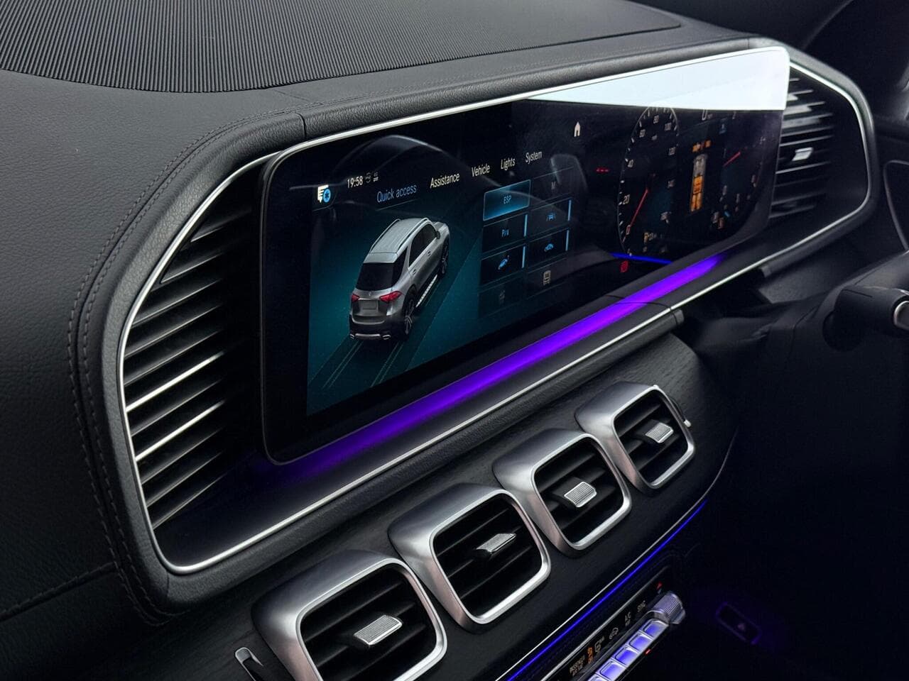 Mercedes-Benz GLE thumbnail Infotainment System