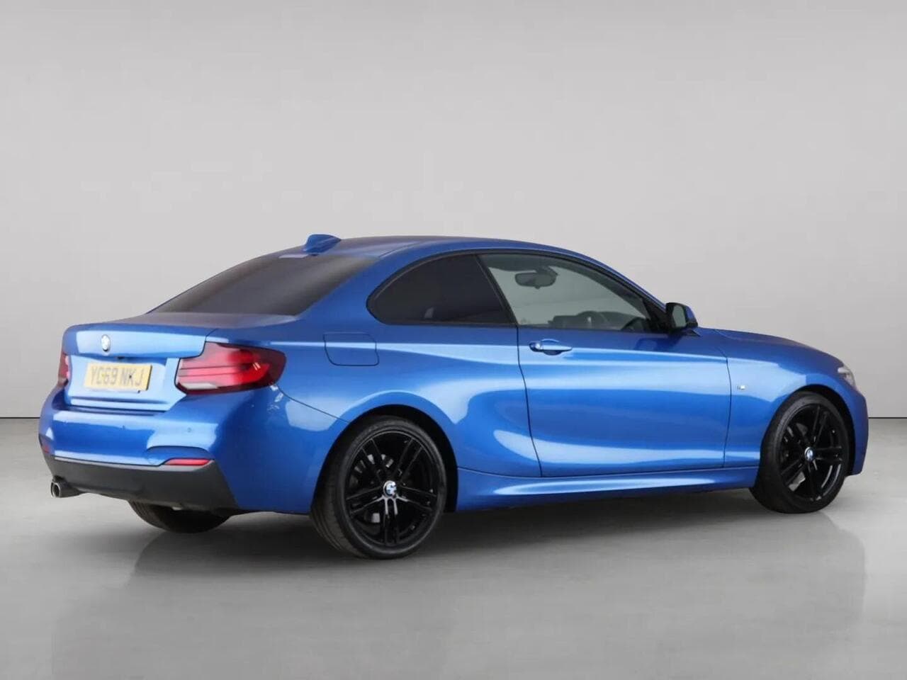 BMW 2 Series thumbnail Rear Right