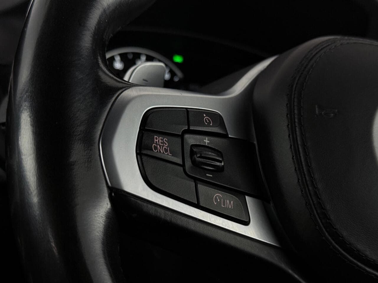 BMW X4 thumbnail Misc Controls