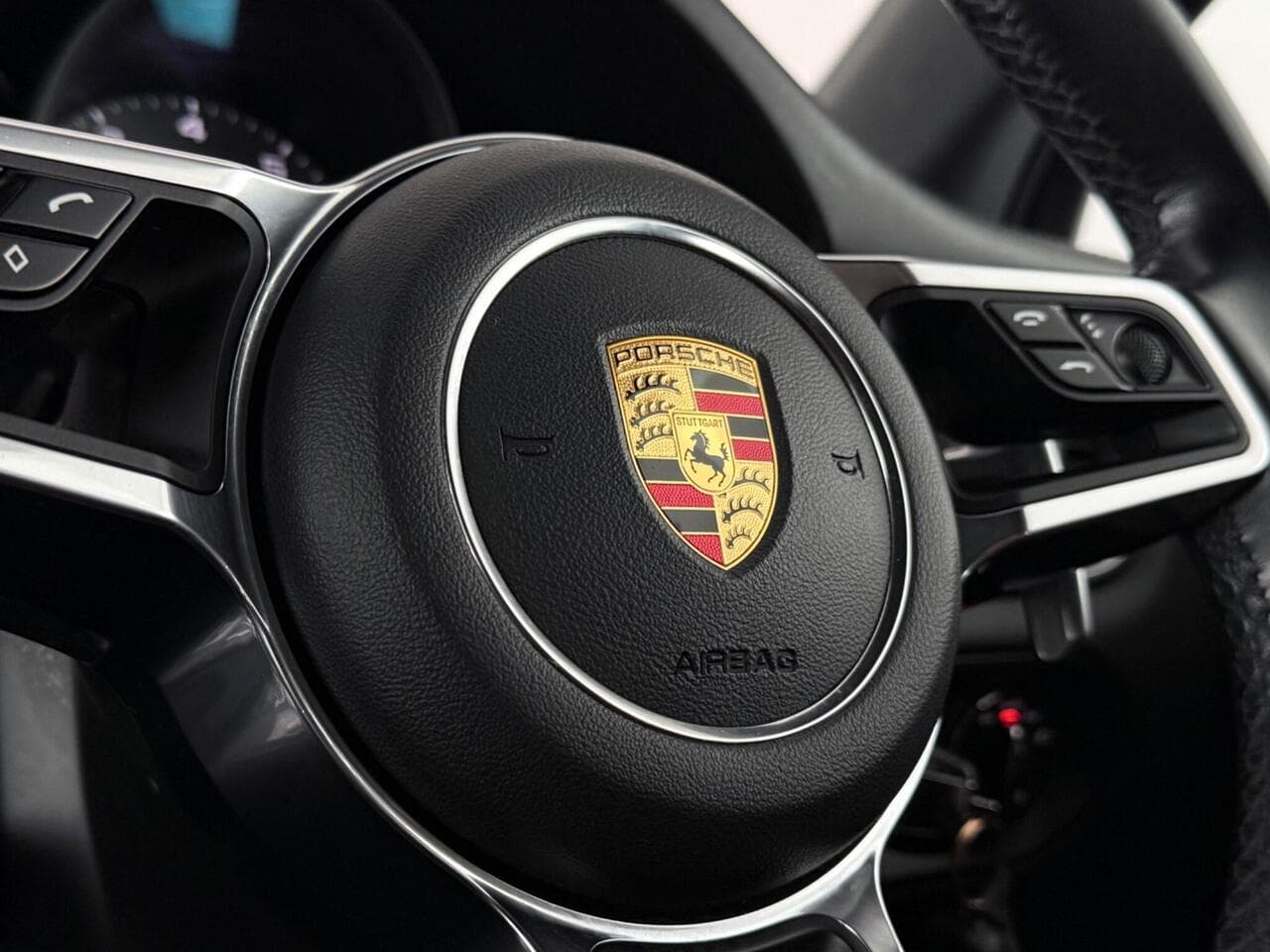 Porsche Macan thumbnail Steering Wheel