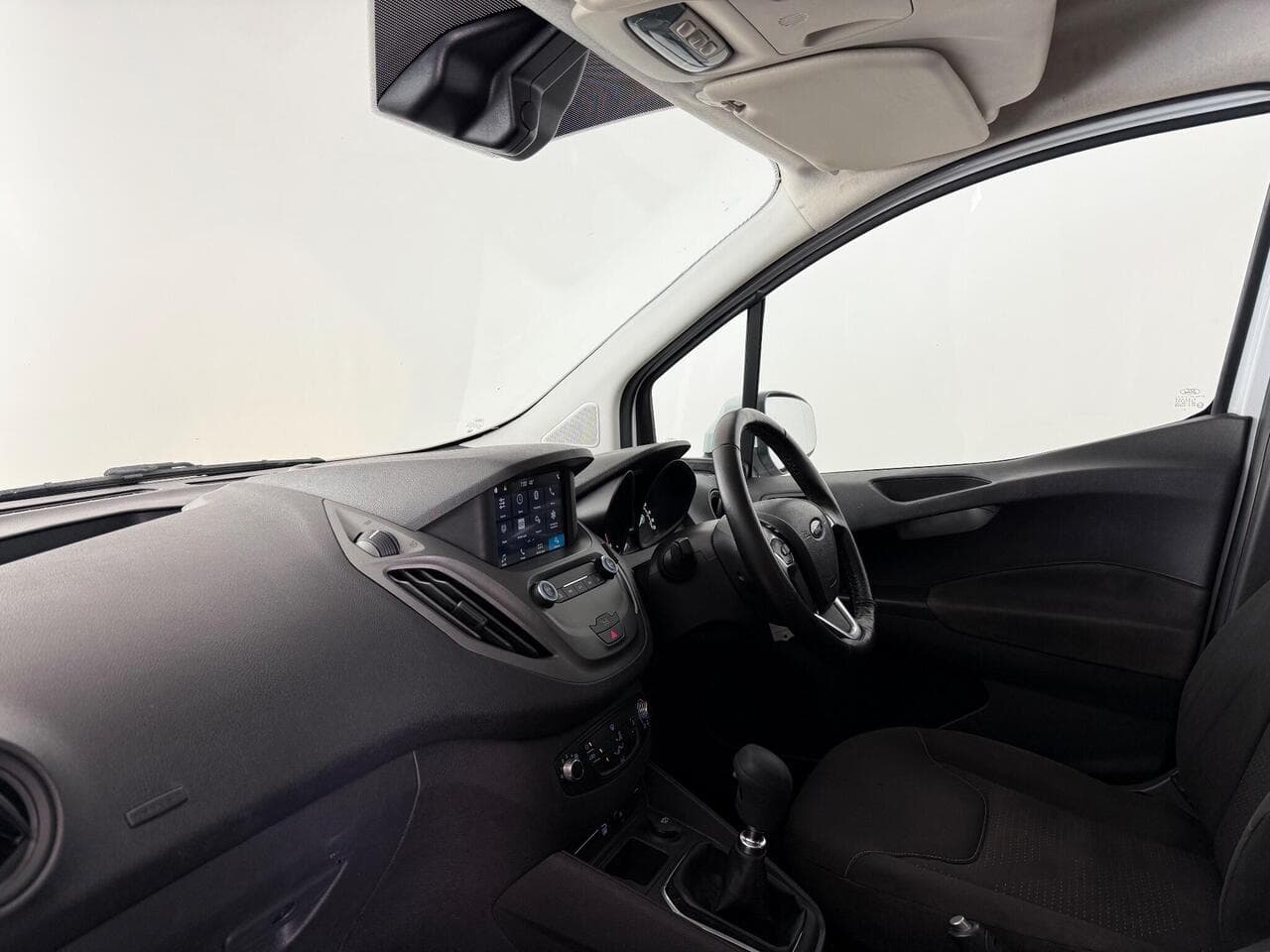 Ford Transit Courier thumbnail Interior Front