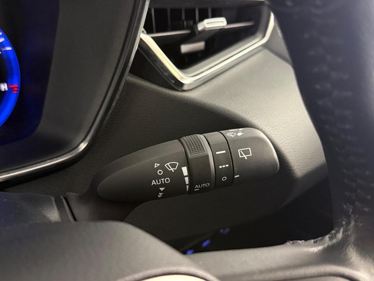 Toyota Corolla thumbnail Misc Controls