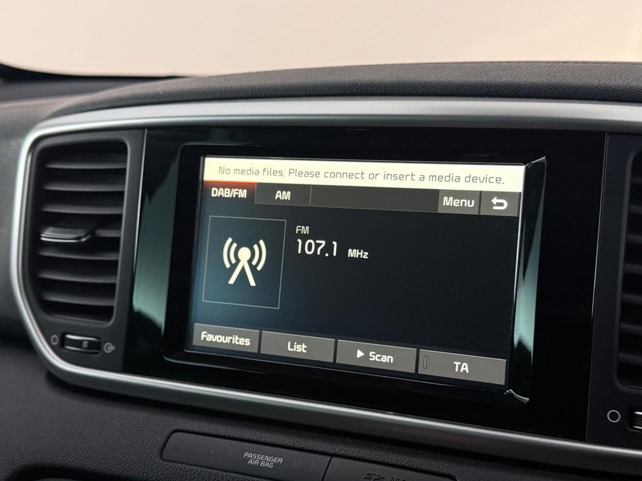 Kia Sportage thumbnail Infotainment System