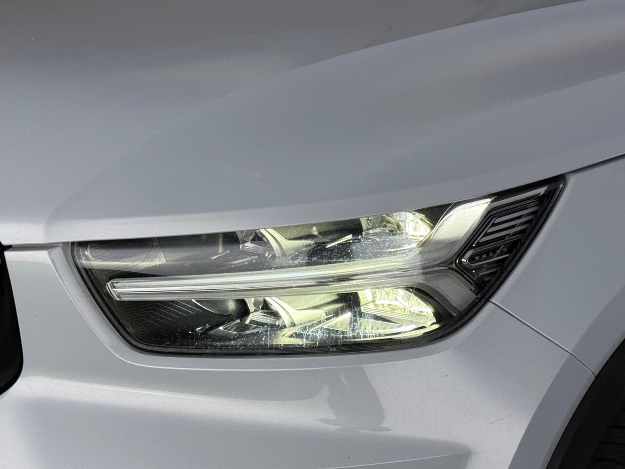 Volvo XC40 thumbnail Lights Front