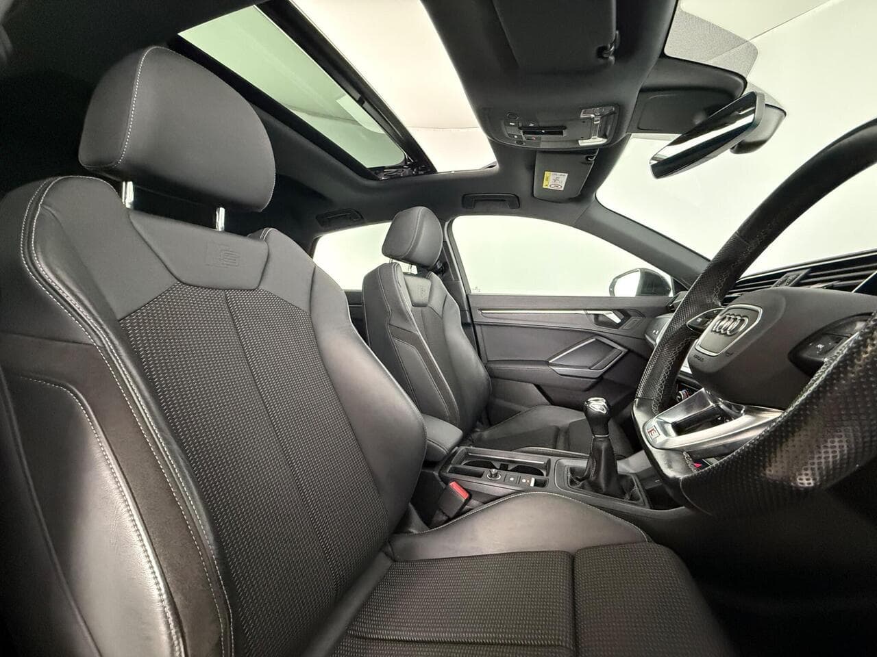 Audi Q3 thumbnail Seat Driver