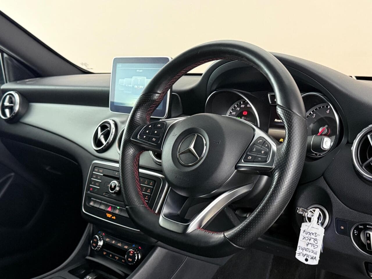 Mercedes-Benz GLA thumbnail Interior Front