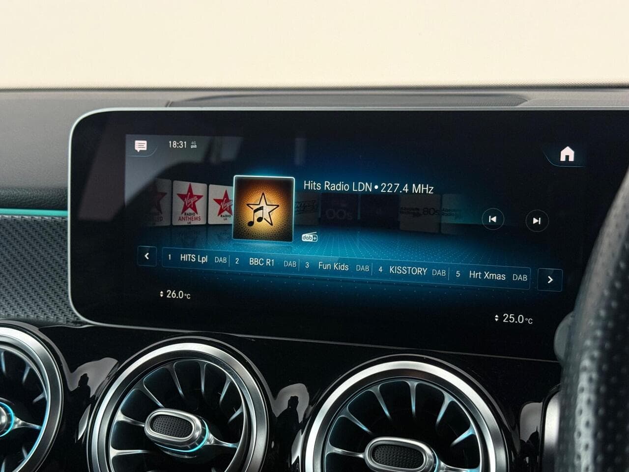Mercedes-Benz GLB thumbnail Infotainment System