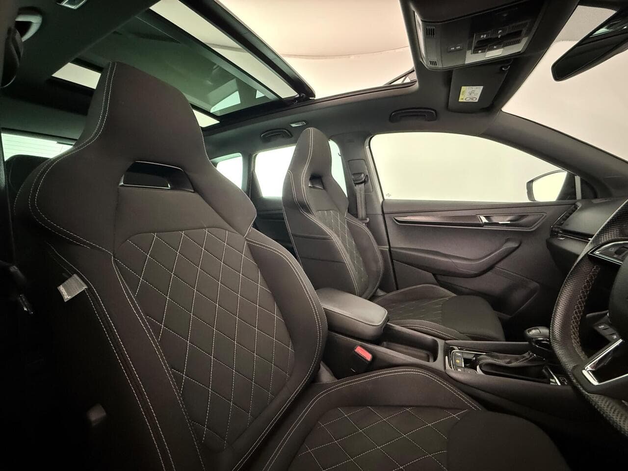 Skoda Karoq thumbnail Seat Driver