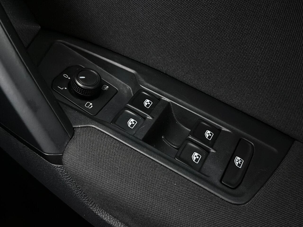 Volkswagen Tiguan thumbnail Misc Controls