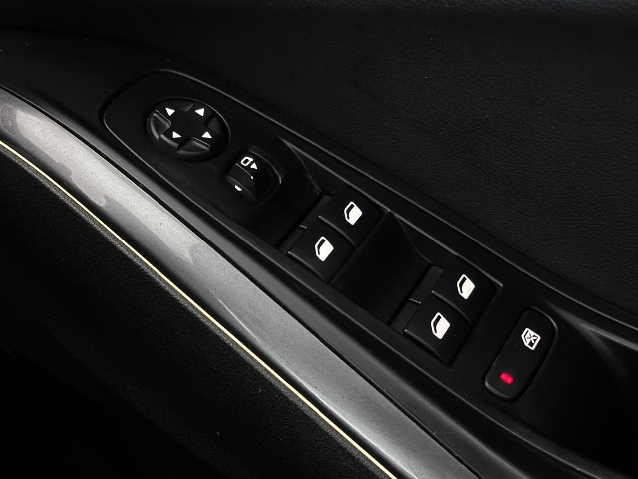 Vauxhall Grandland X thumbnail Misc Controls