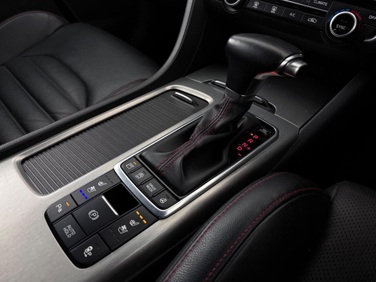 Kia Optima thumbnail Interior Front