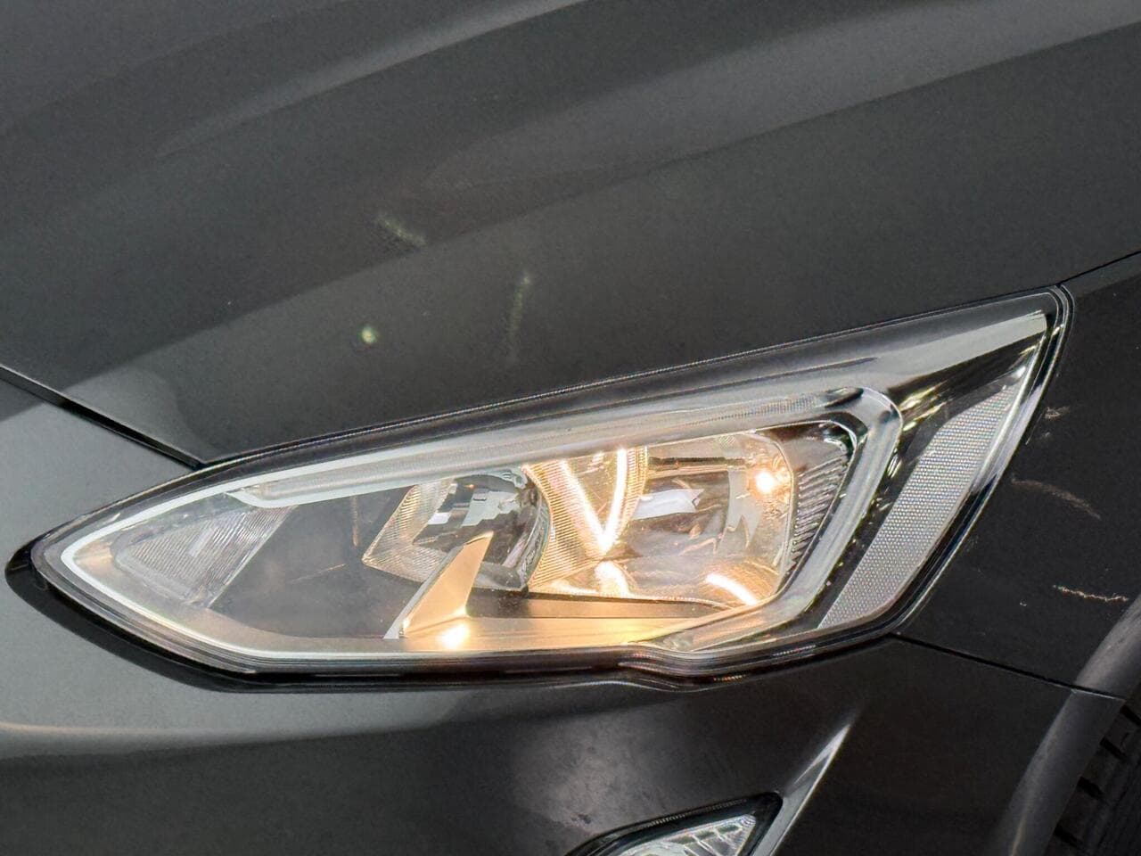 Ford Focus thumbnail Lights Front
