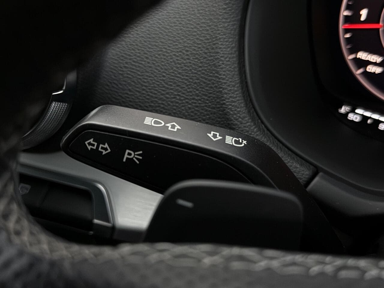Audi Q2 thumbnail Misc Controls