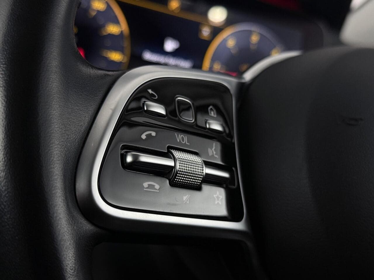 Mercedes-Benz E Class thumbnail Misc Controls