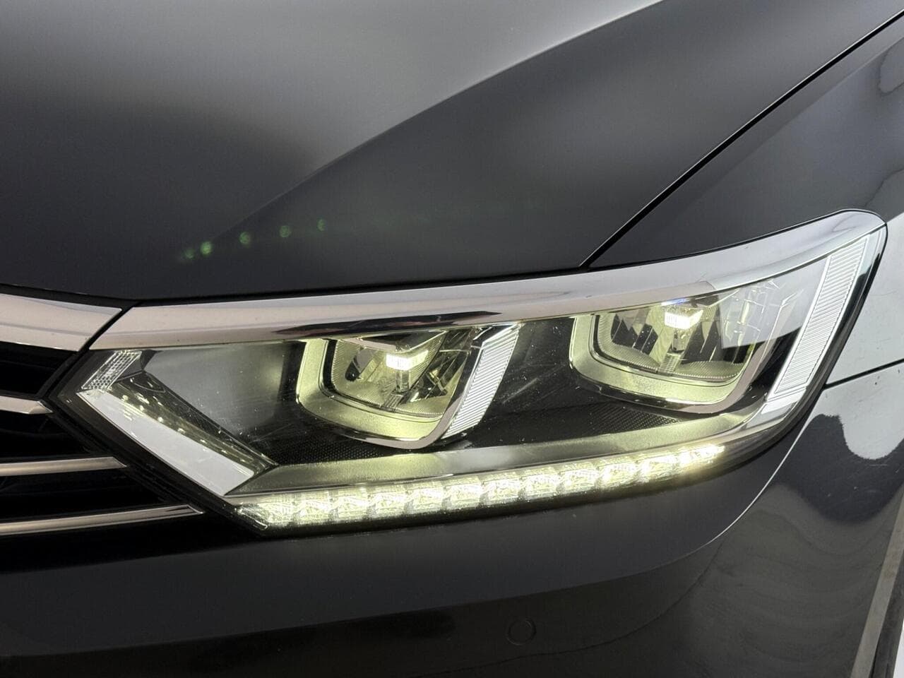 Volkswagen Passat thumbnail Lights Front