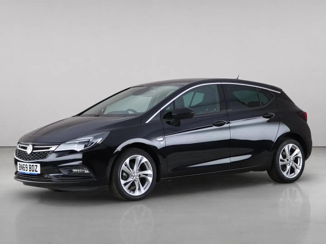 Vauxhall Astra thumbnail Front Left