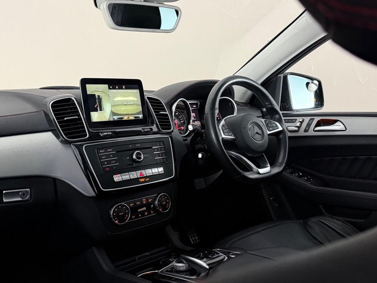 Mercedes-Benz GLE thumbnail Interior Front