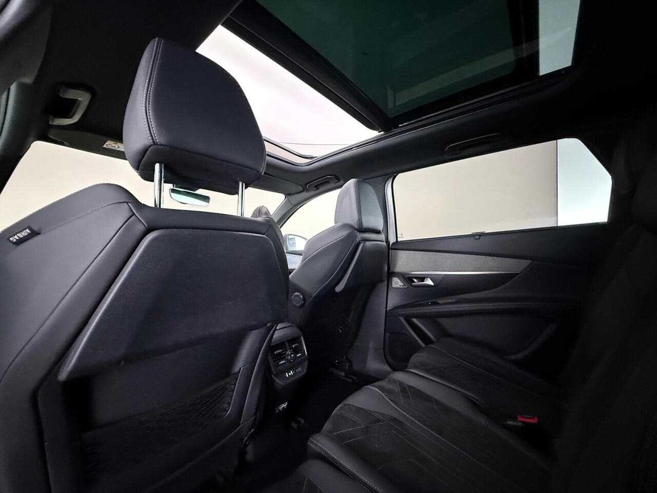 Peugeot 5008 thumbnail Seats Rear