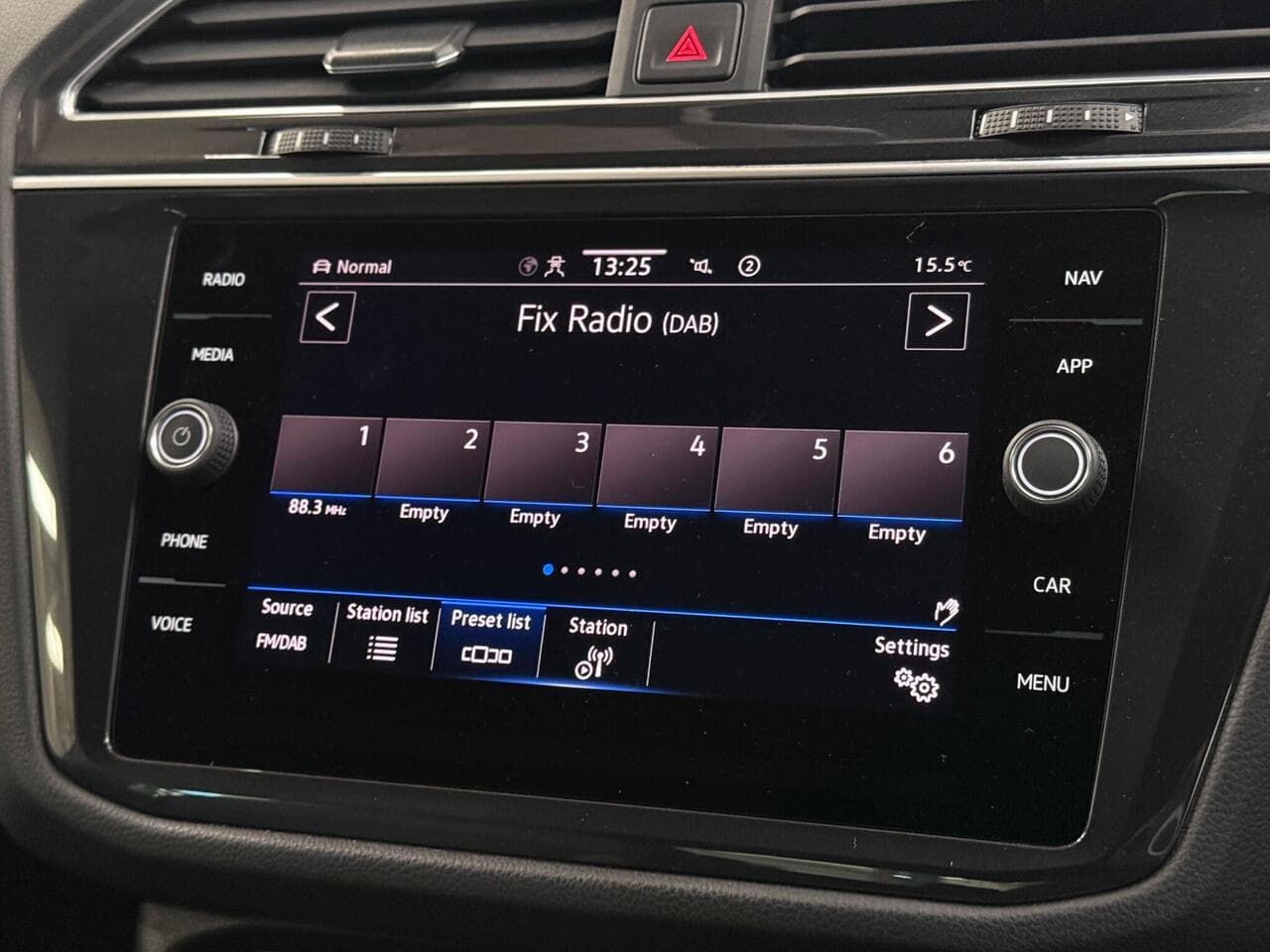Volkswagen Tiguan thumbnail Infotainment System