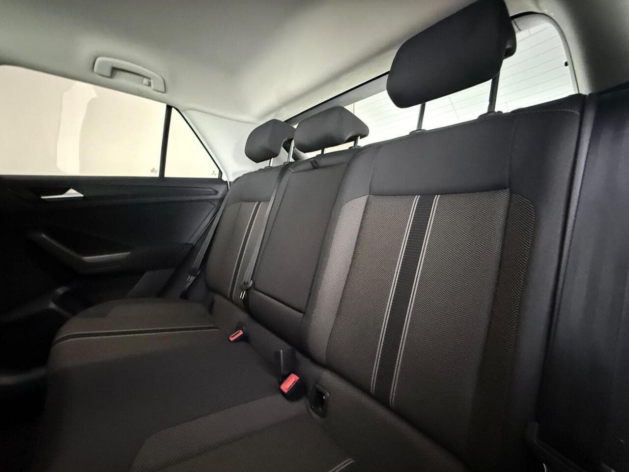 Volkswagen T-Roc thumbnail Seats Rear