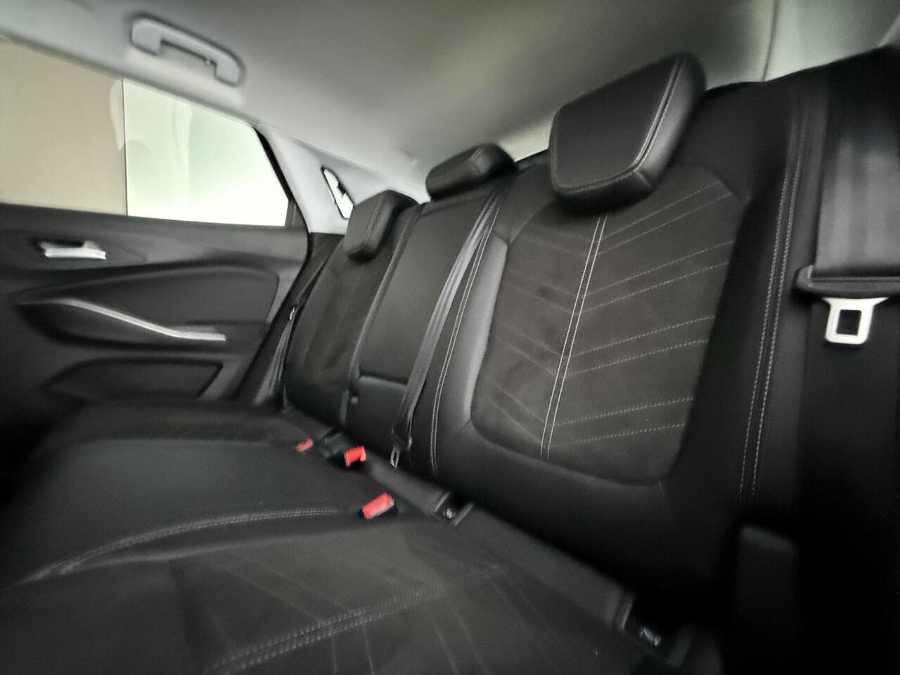 Vauxhall Grandland thumbnail Seats Rear