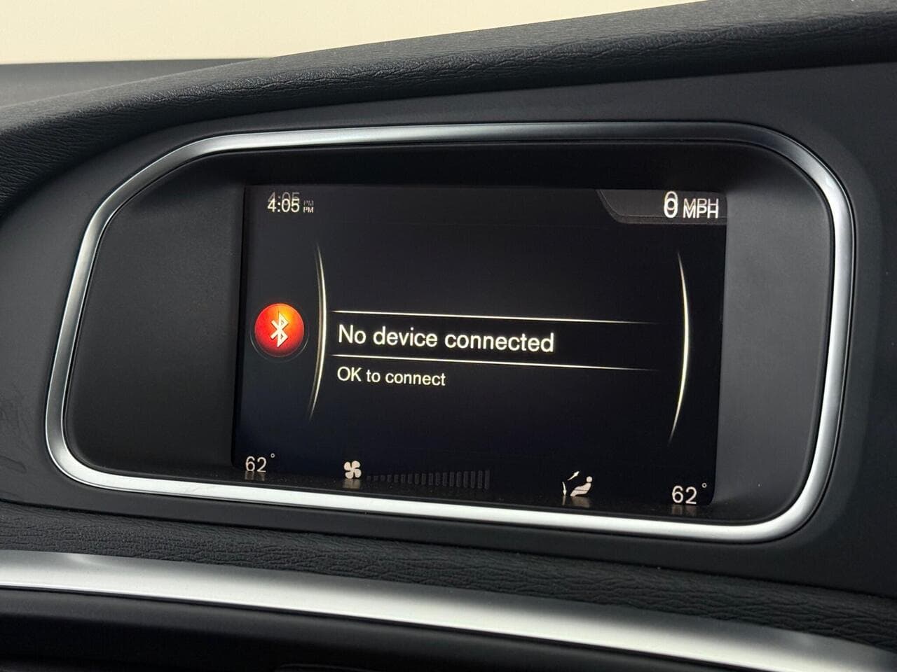 Volvo V40 thumbnail Infotainment System