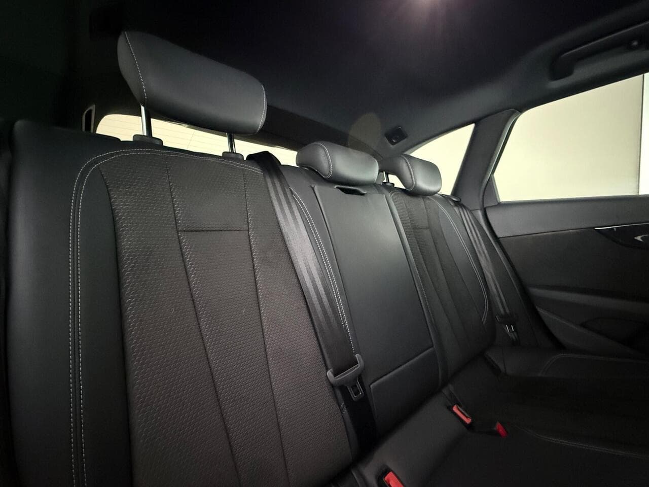 Audi A4 Avant thumbnail Seats Rear