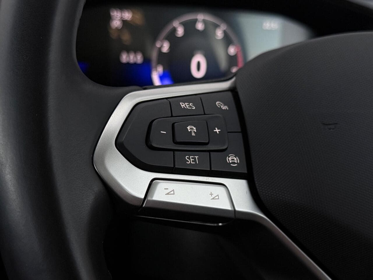 Volkswagen T-Roc thumbnail Misc Controls