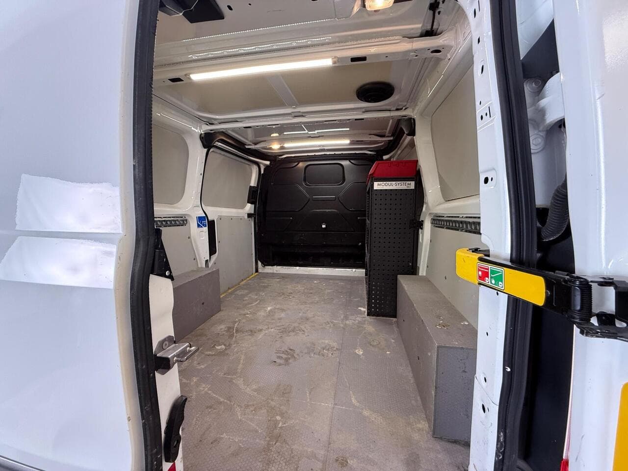 Ford Transit Custom thumbnail Cargo Space