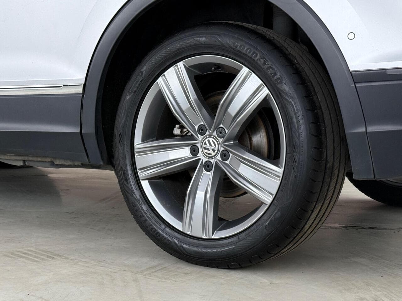 Volkswagen Tiguan thumbnail Wheel