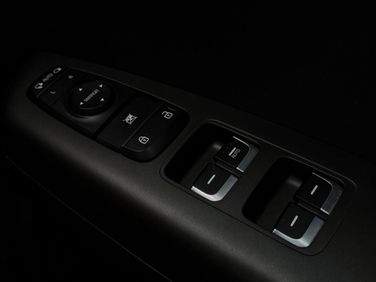 Kia Sportage thumbnail Misc Controls