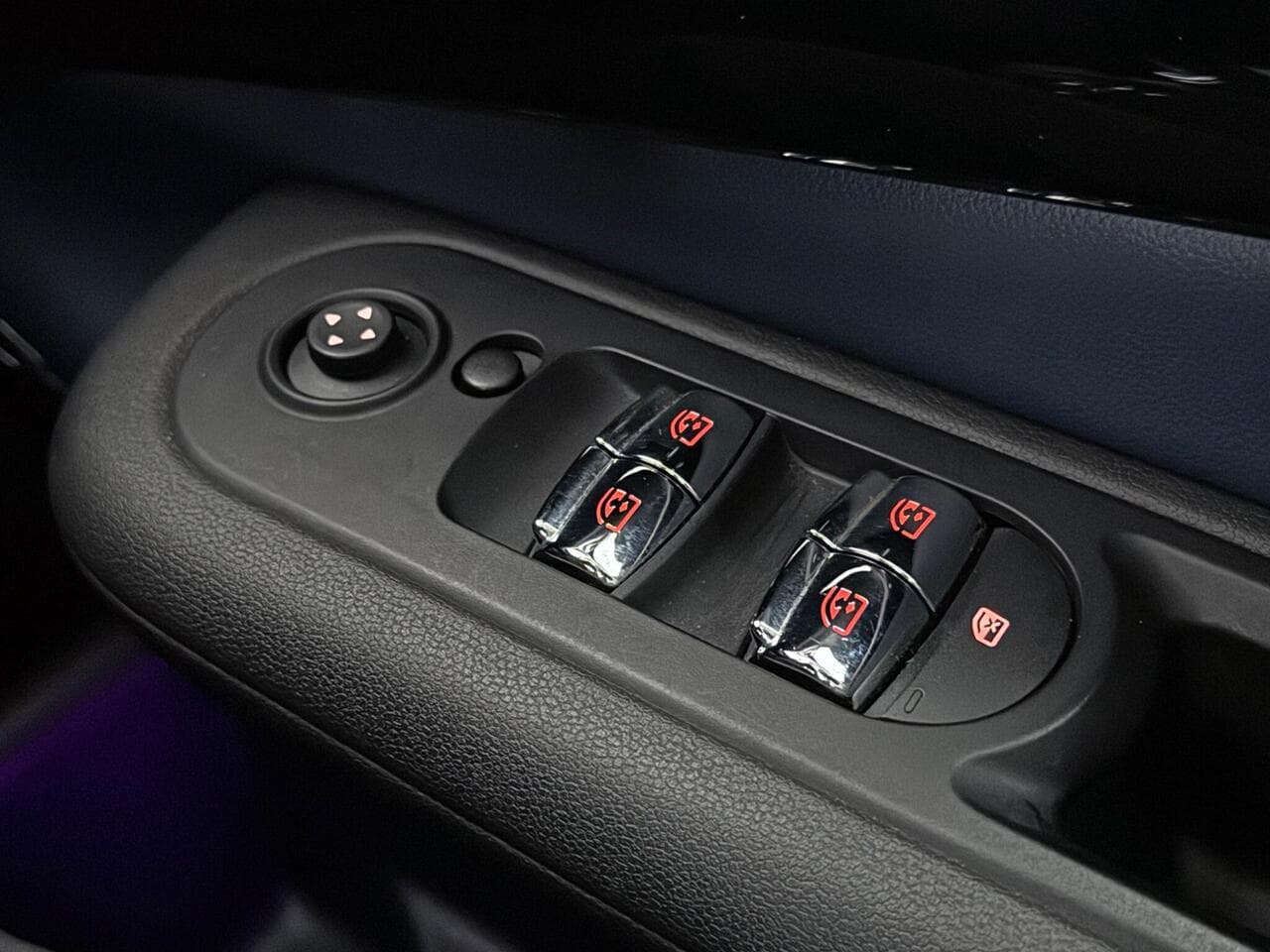 MINI Clubman thumbnail Misc Controls