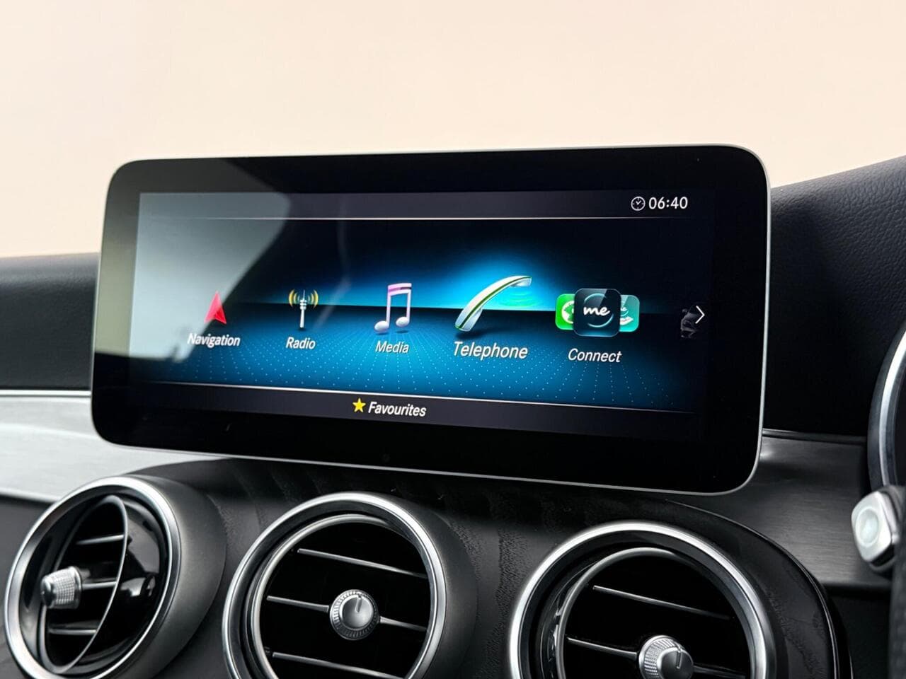 Mercedes-Benz C Class thumbnail Infotainment System