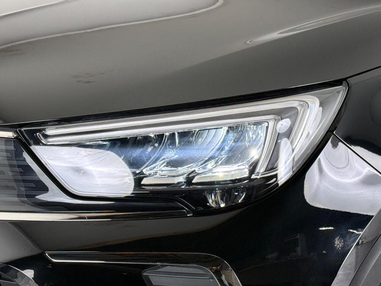 Vauxhall Crossland thumbnail Lights Front