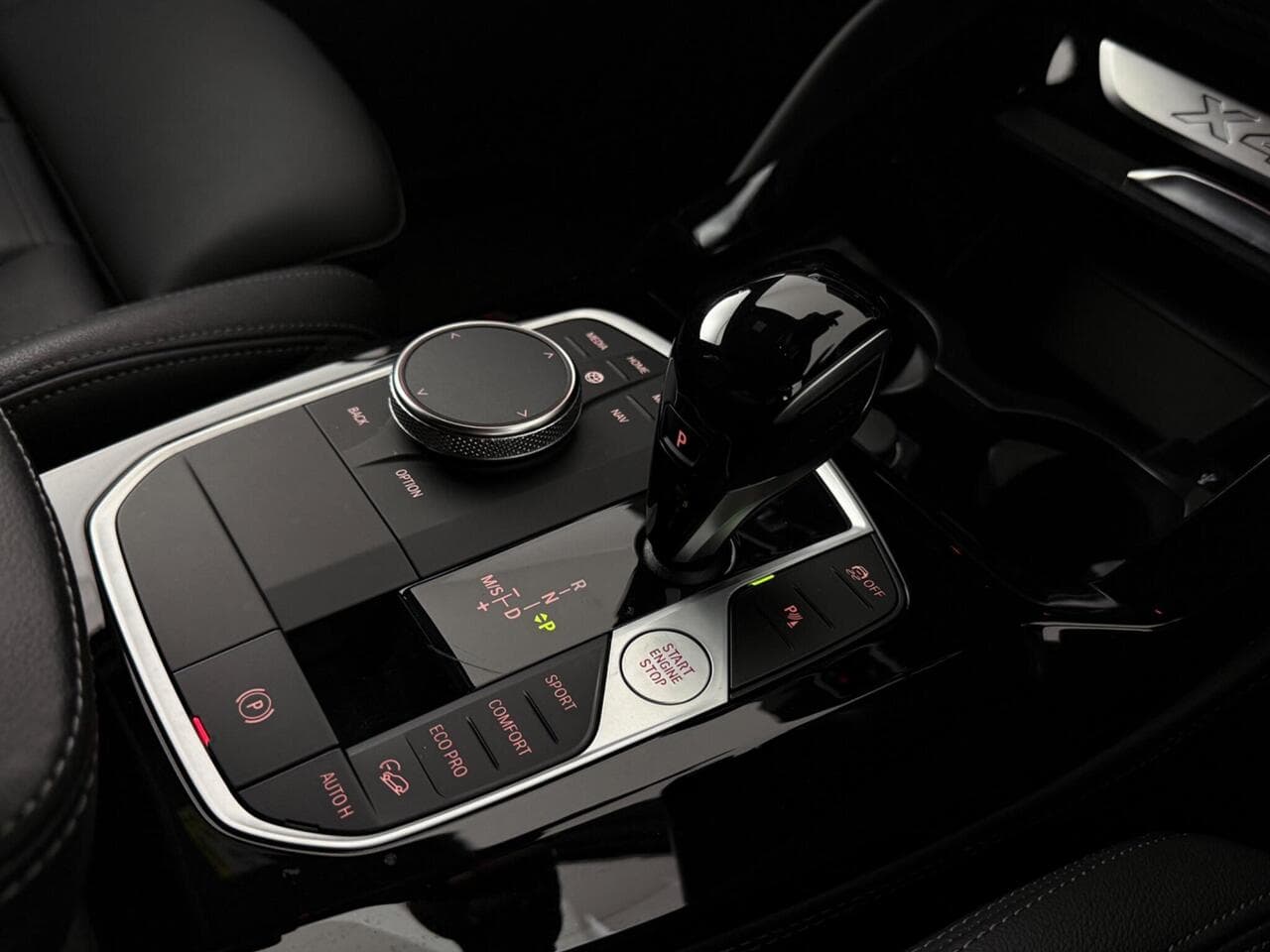 BMW X4 thumbnail Interior Front