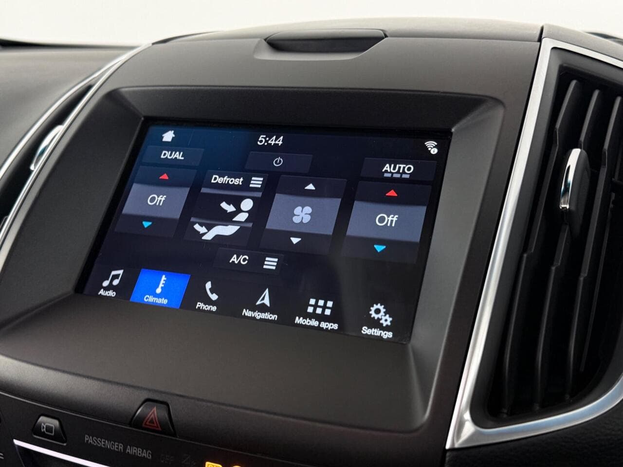 Ford Edge thumbnail Infotainment System