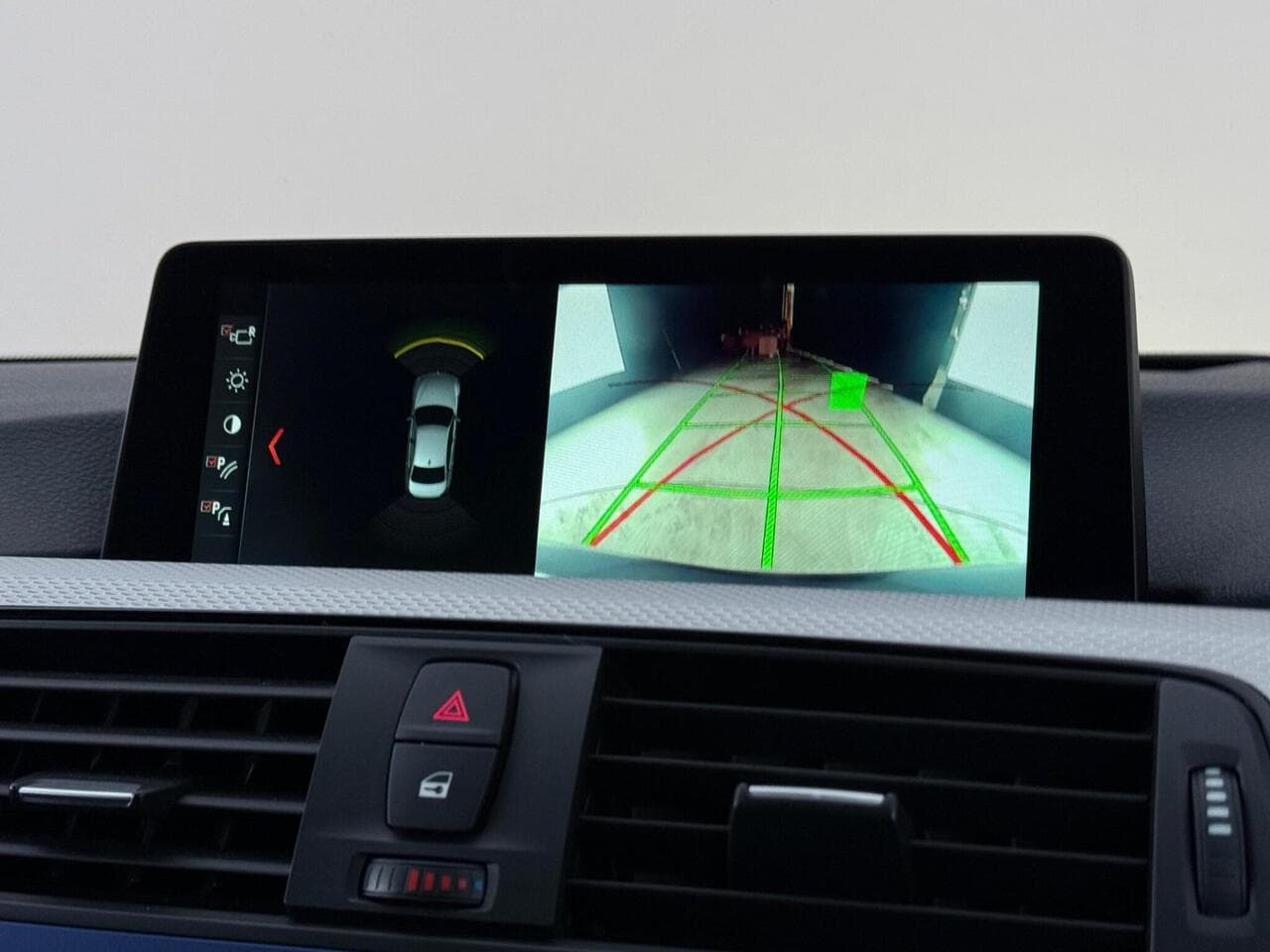 BMW 3 Series thumbnail Infotainment System