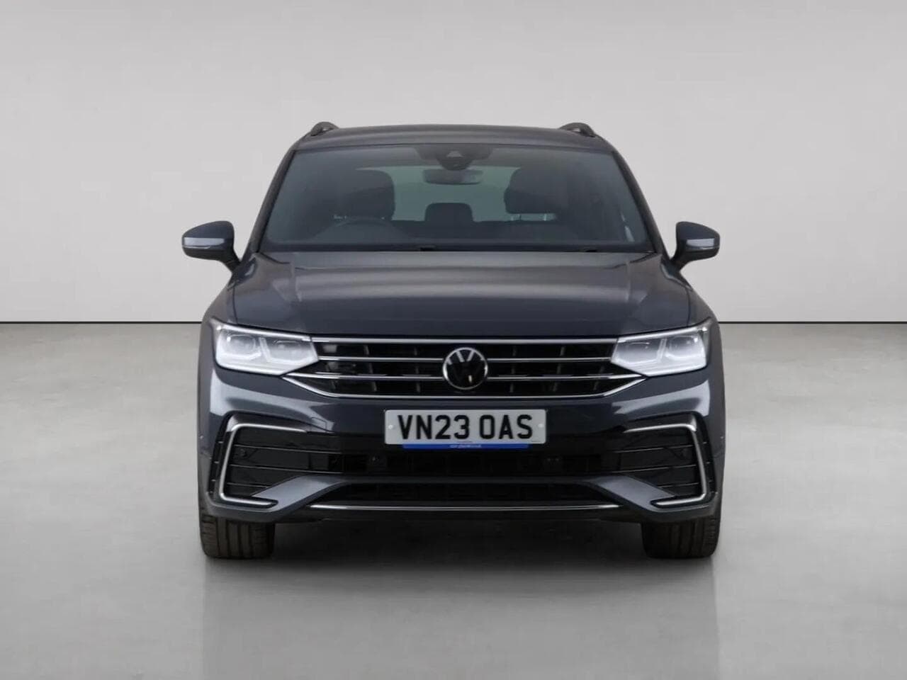 Volkswagen Tiguan thumbnail Front