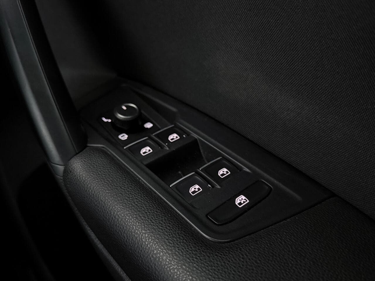Volkswagen Tiguan thumbnail Misc Controls