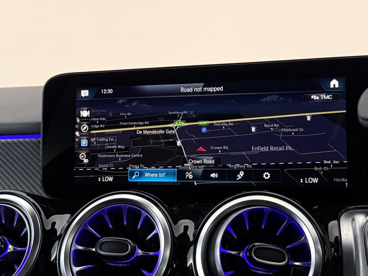 Mercedes-Benz GLB thumbnail Infotainment System