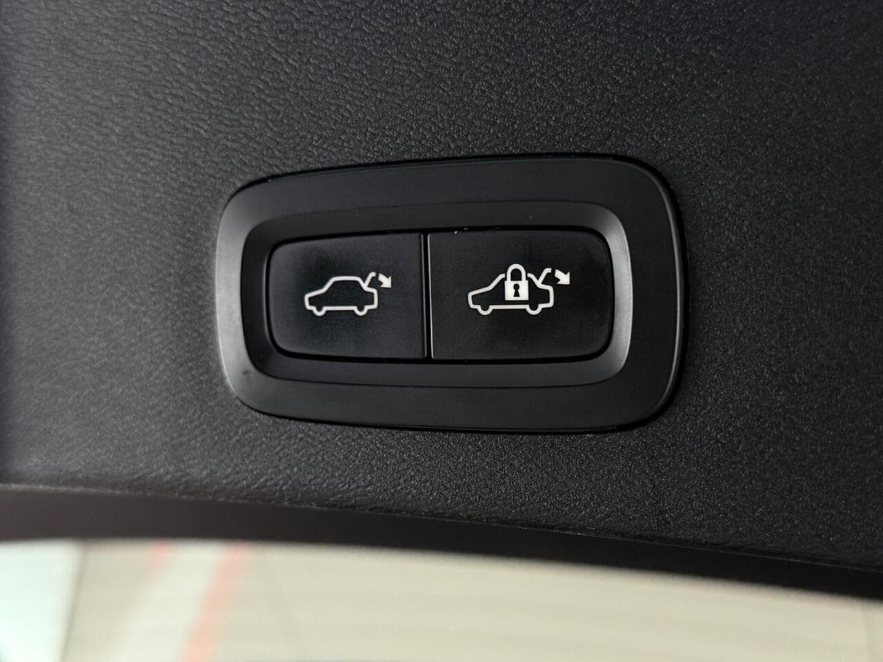 Volvo XC40 thumbnail Misc Controls