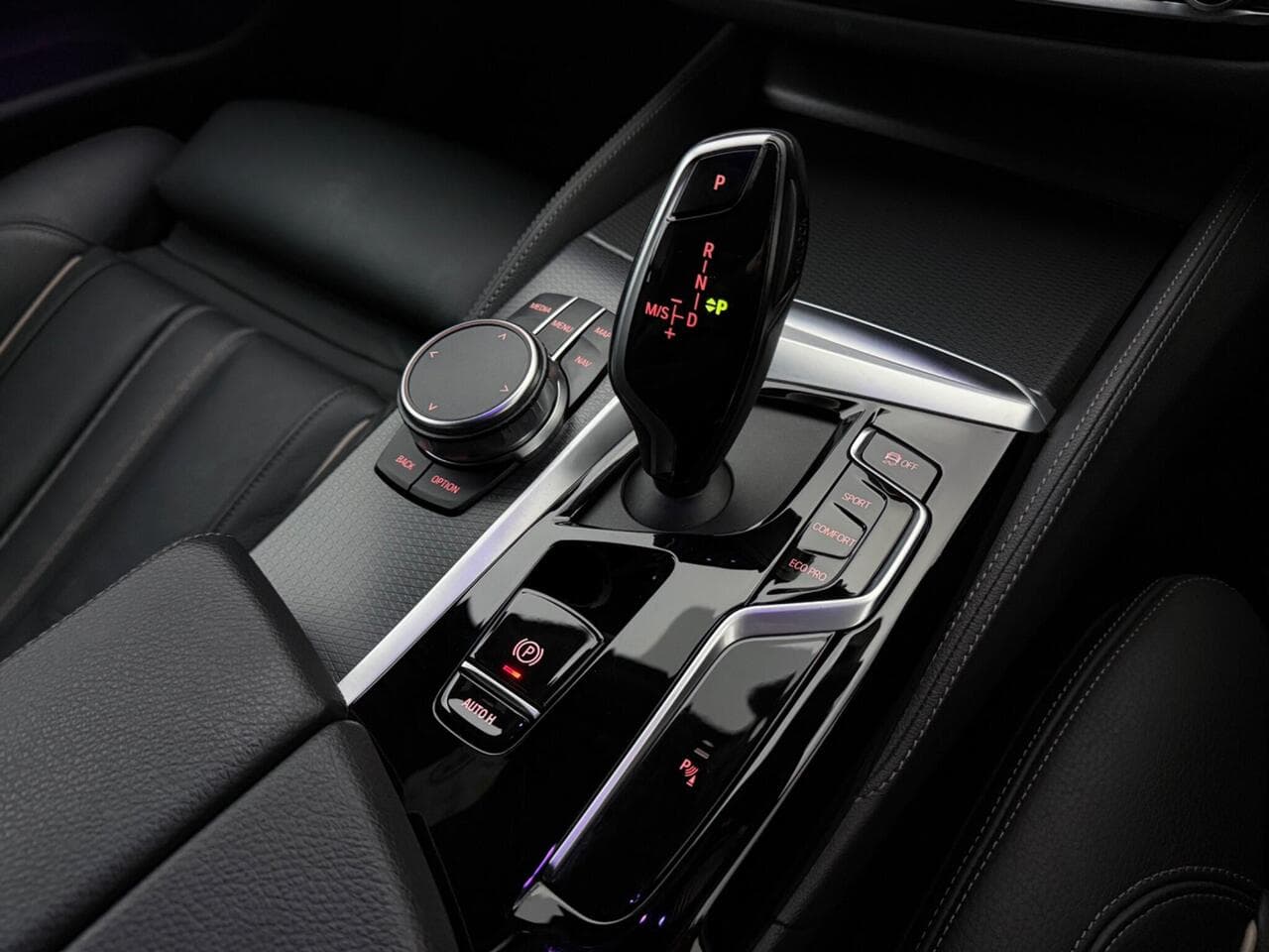 BMW 5 Series thumbnail Interior Front