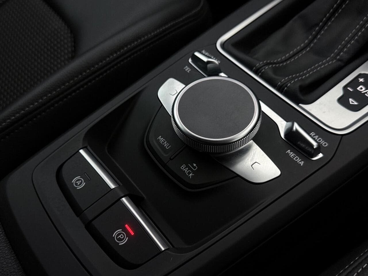 Audi Q2 thumbnail Misc Controls