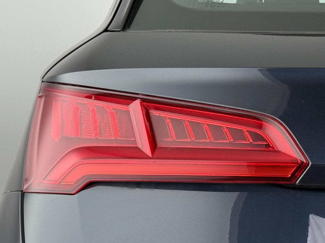 Audi Q5 thumbnail Lights Rear