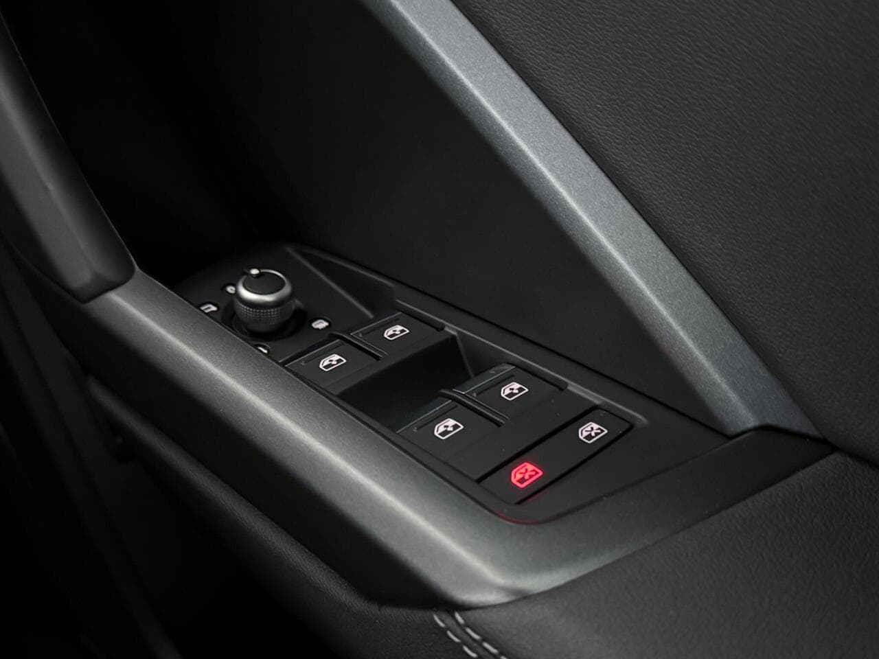 Audi Q3 thumbnail Misc Controls