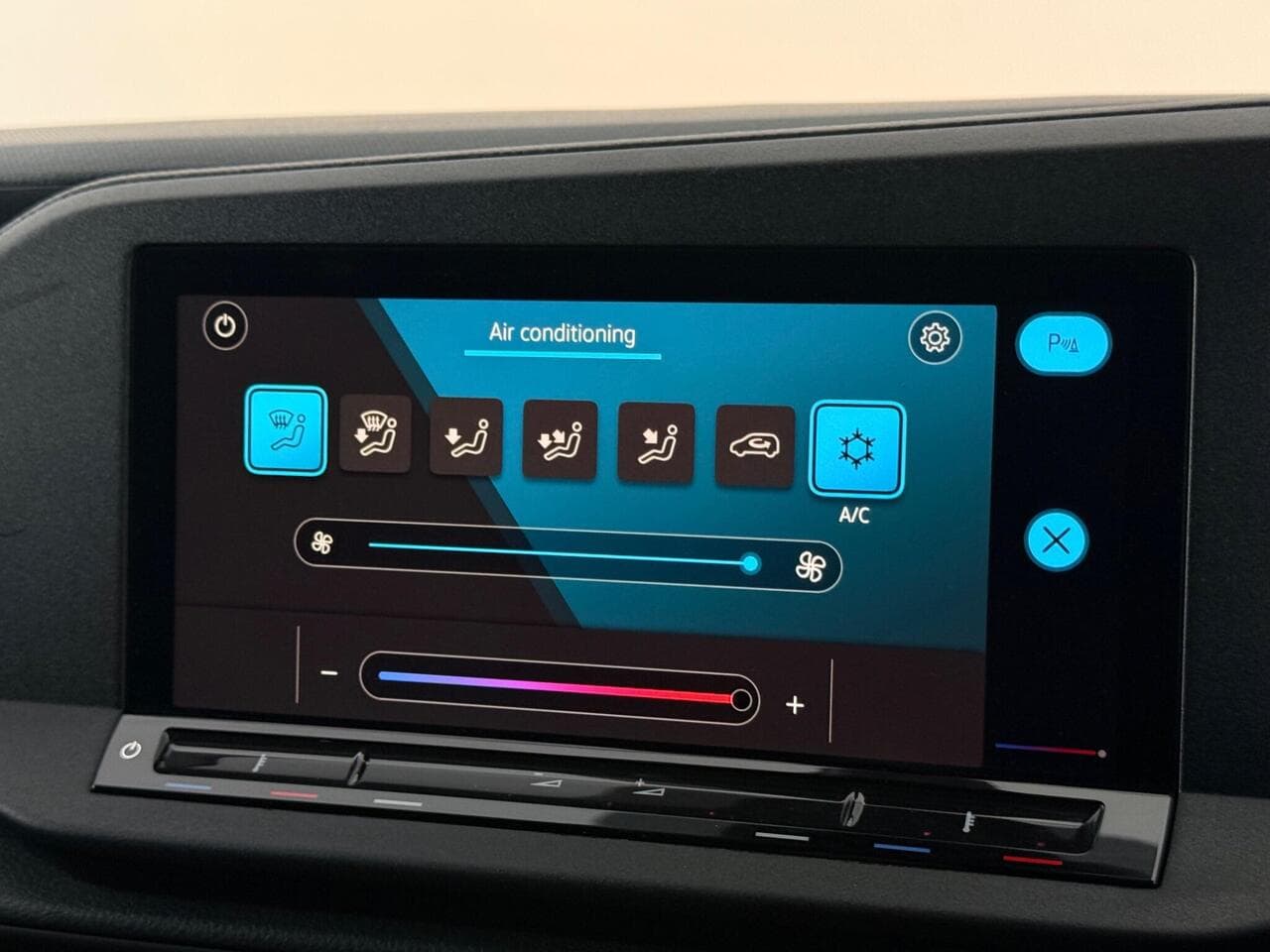 Volkswagen Caddy thumbnail Infotainment System