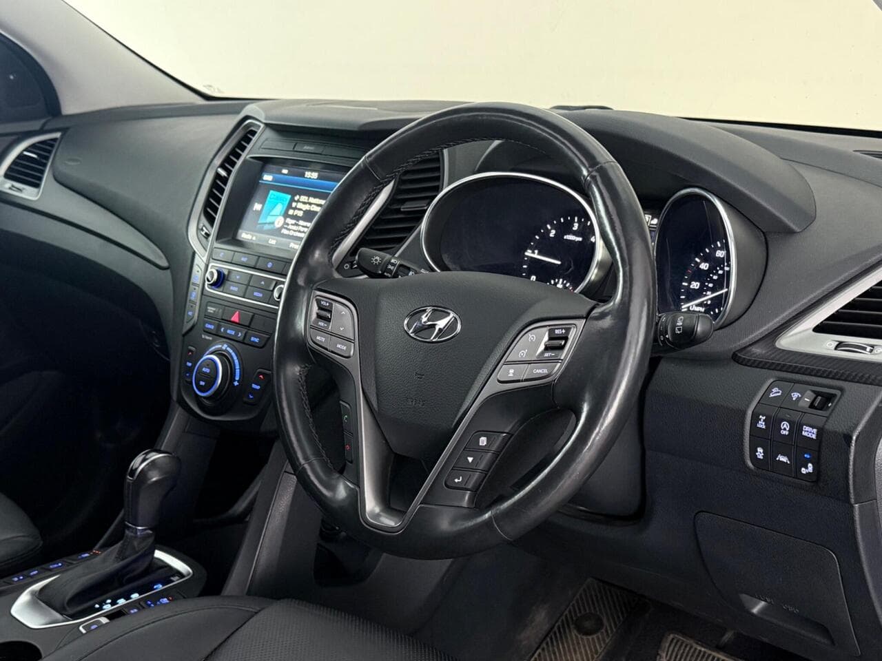 Hyundai Santa Fe thumbnail Interior Front