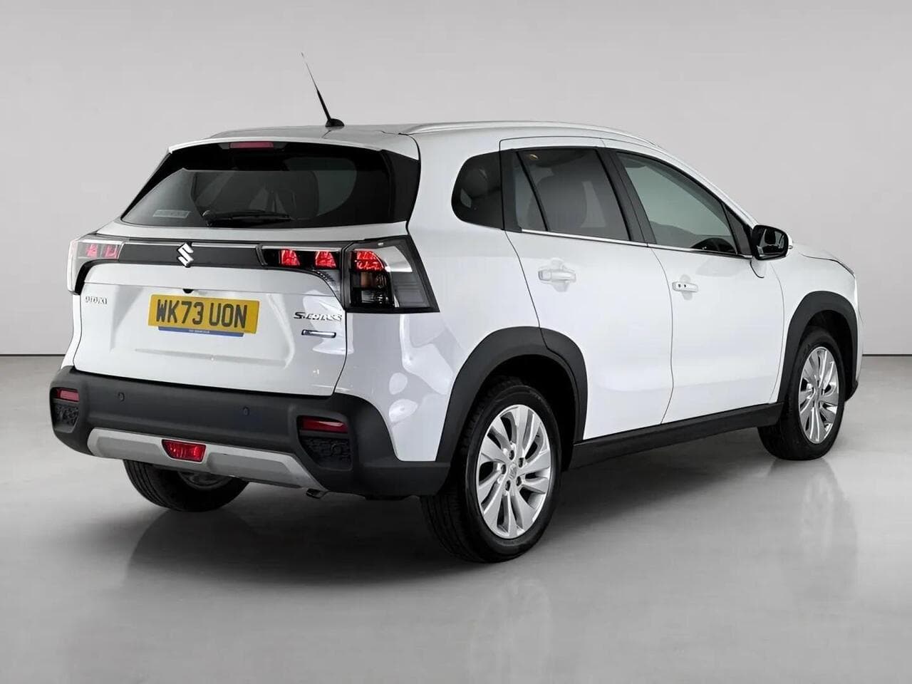 Suzuki S-Cross thumbnail Rear Right